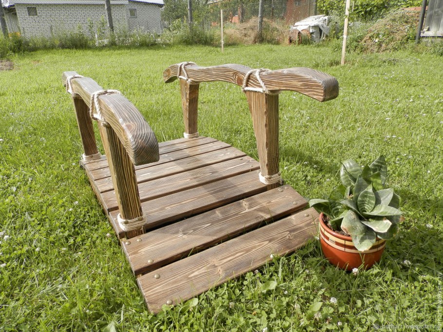 Деревянный мостик для сада