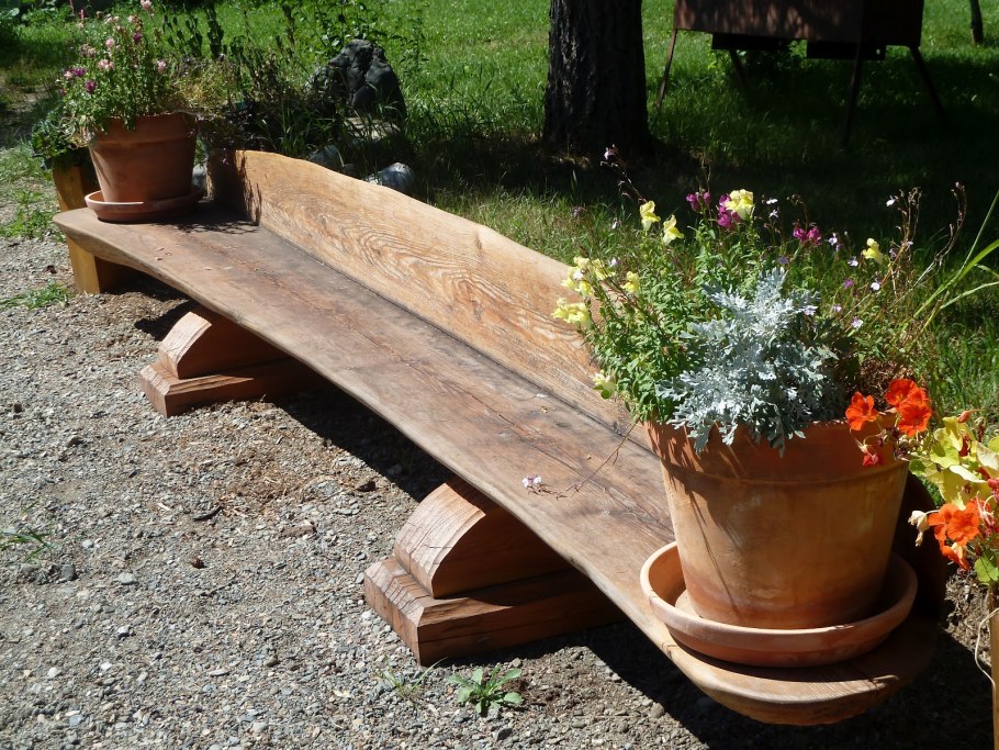 Необычные дачные скамейки