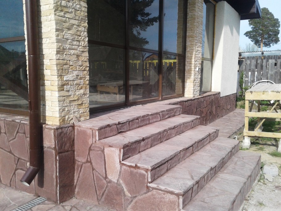 Отделка крыльца плитняком