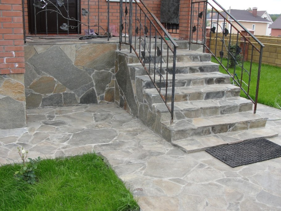 Крыльцо из натурального камня