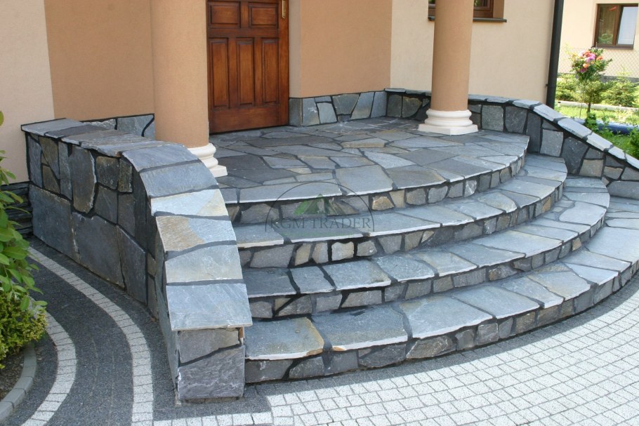 Ступеньки из натурального камня