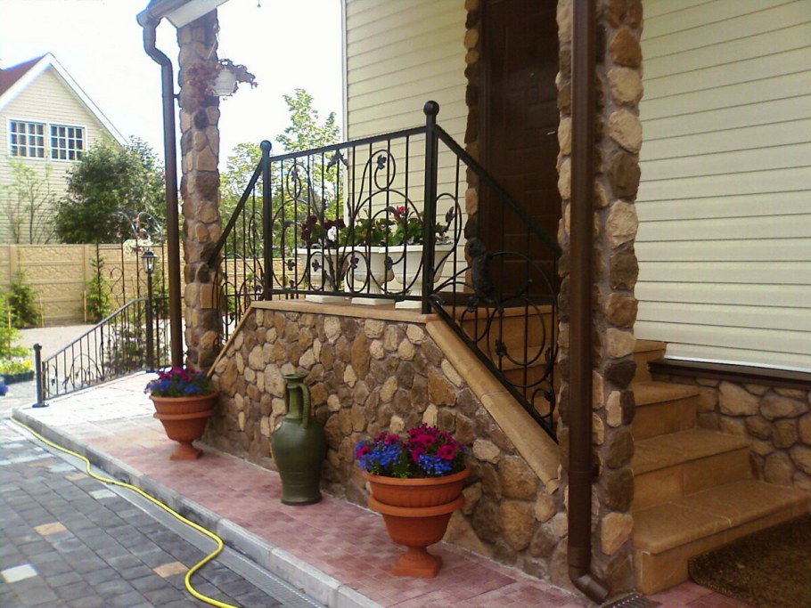 Отделка крыльца