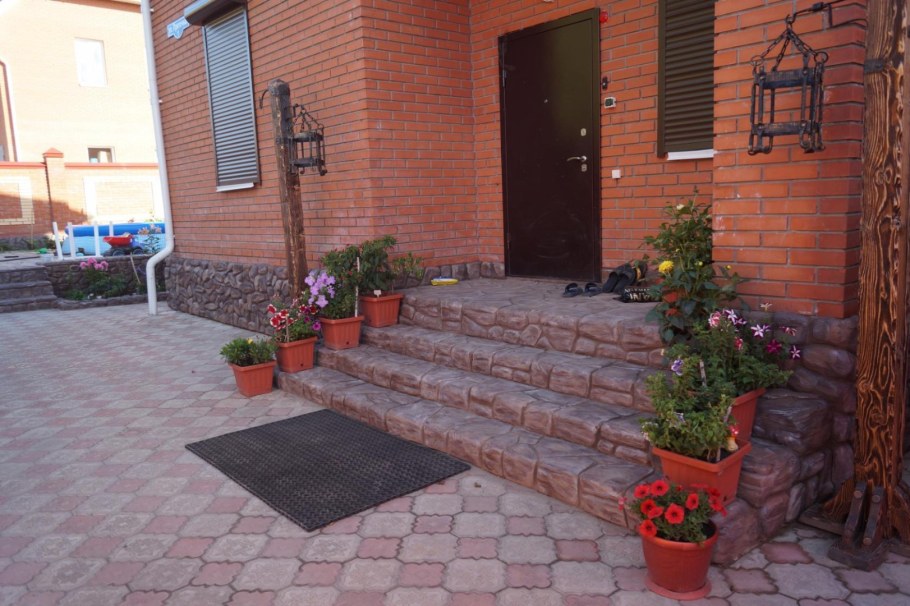 Отделка крыльца