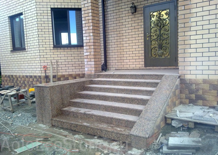 Высокое крыльцо