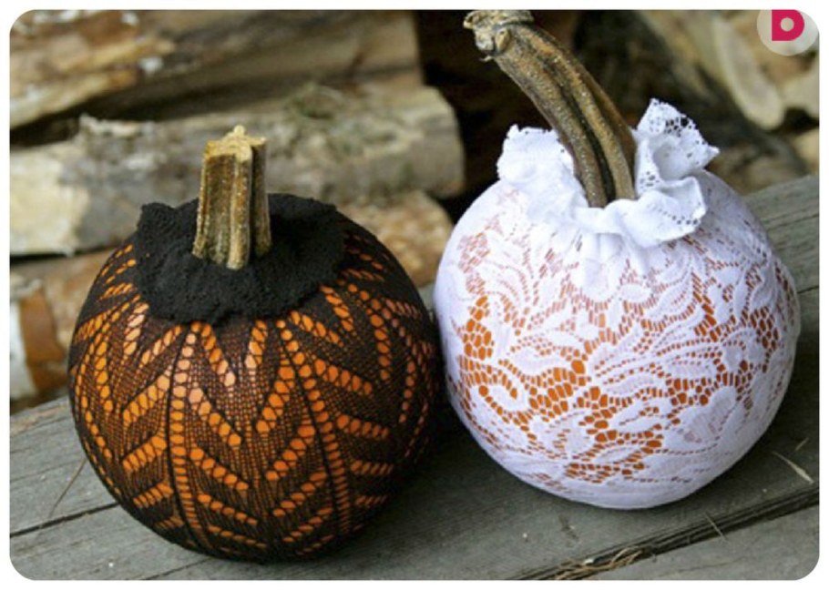 Украшение декоративными тыквами