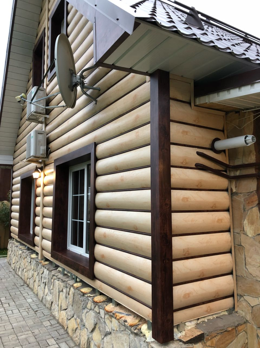 Дом обшит металлосайдингом блок Хаус