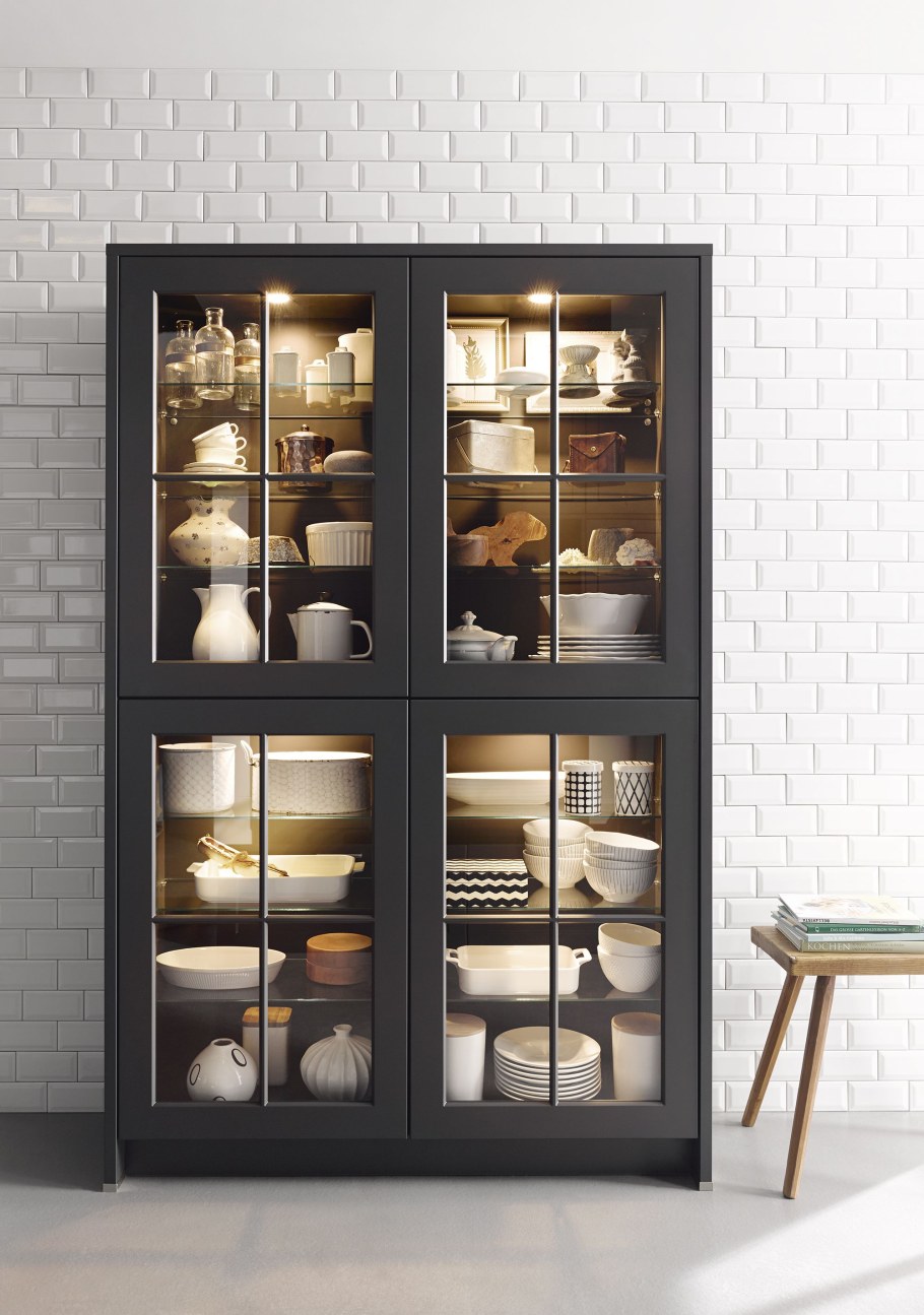 Шкаф витрина