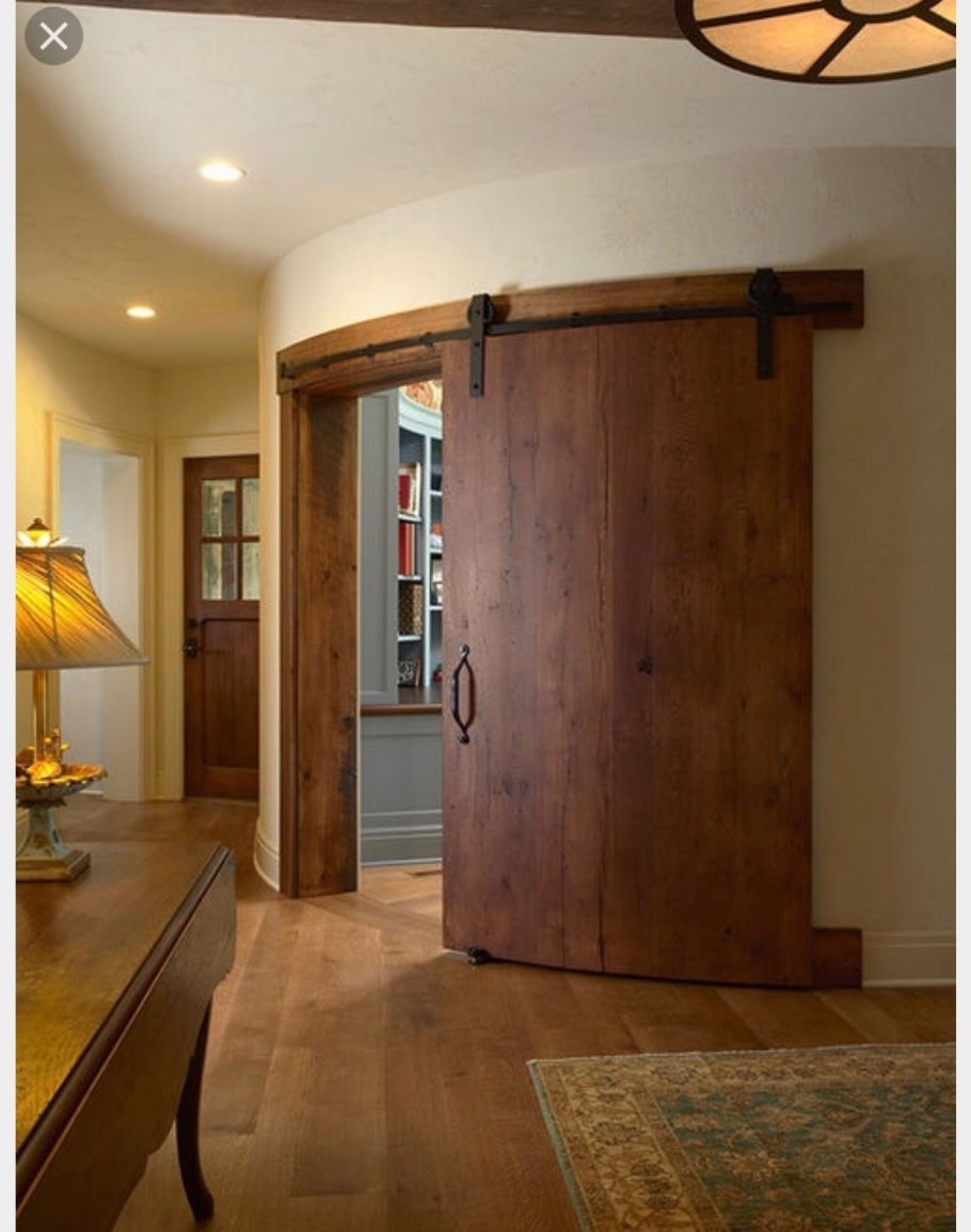 Полукруглые двери в интерьере