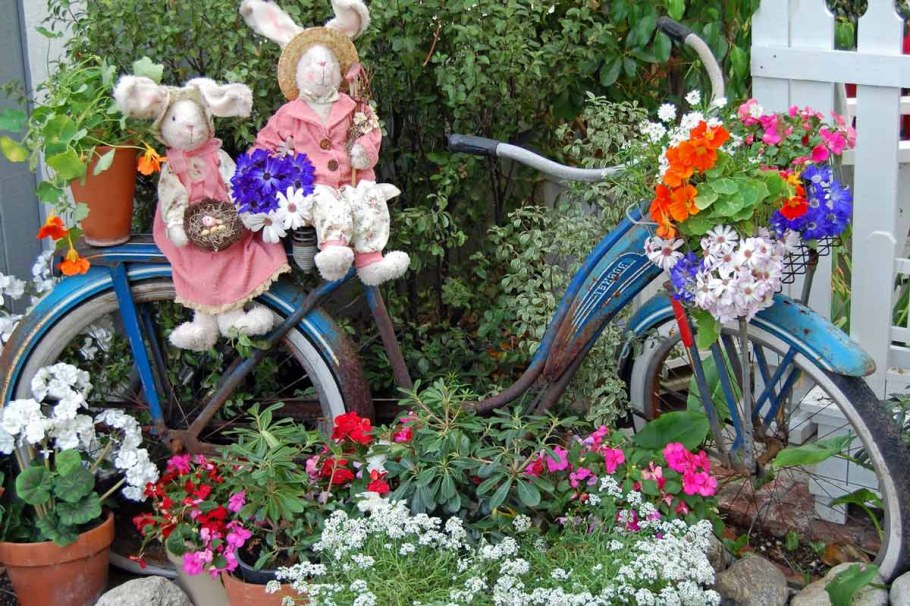 Велосипед в саду декор для сада