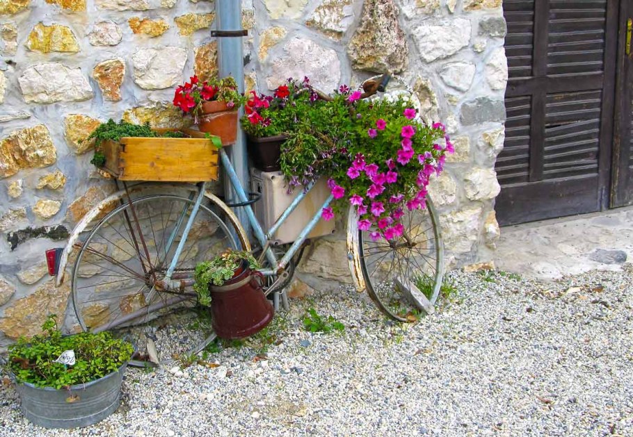 Велосипед с цветами декор для сада