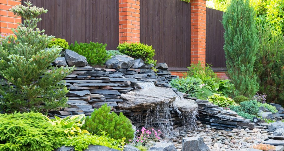 Альпинарий террасированный склон