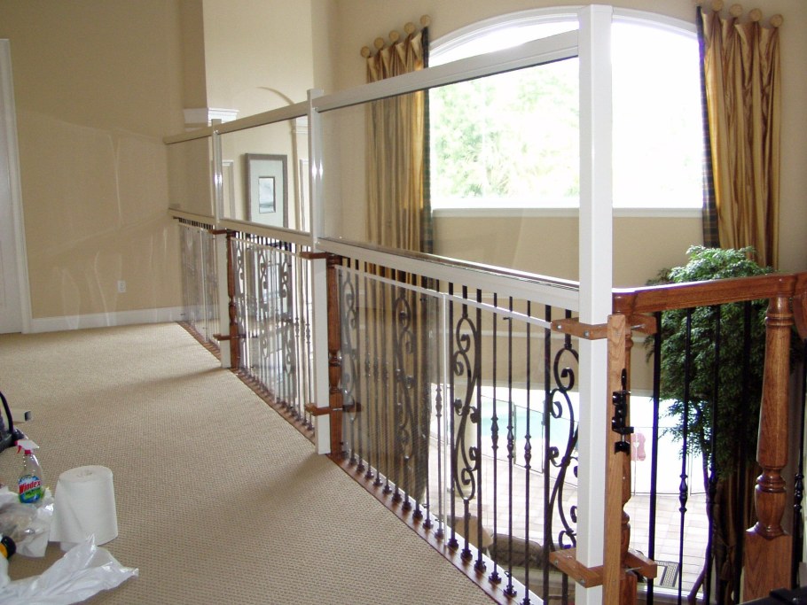 Перила для лестницы в частном доме