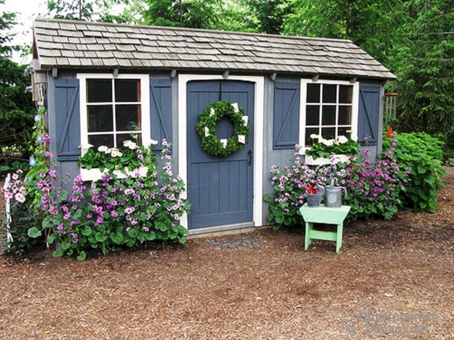 Красивый сарай для дачи