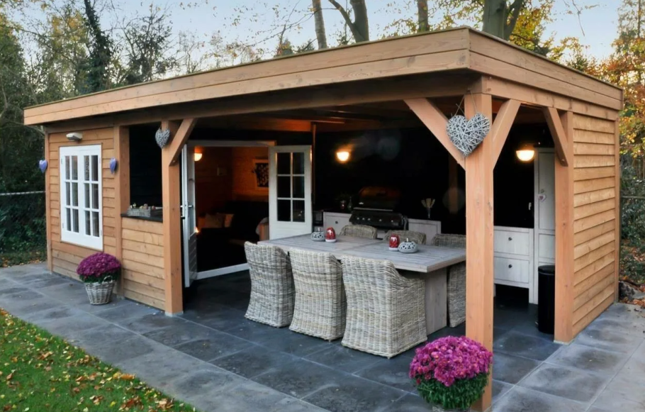 Летняя кухня для дачи с верандой