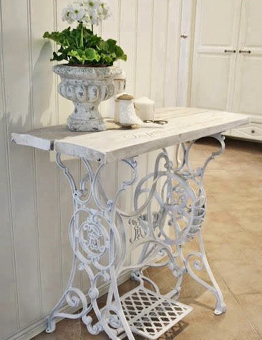 Консоль из станины Зингер