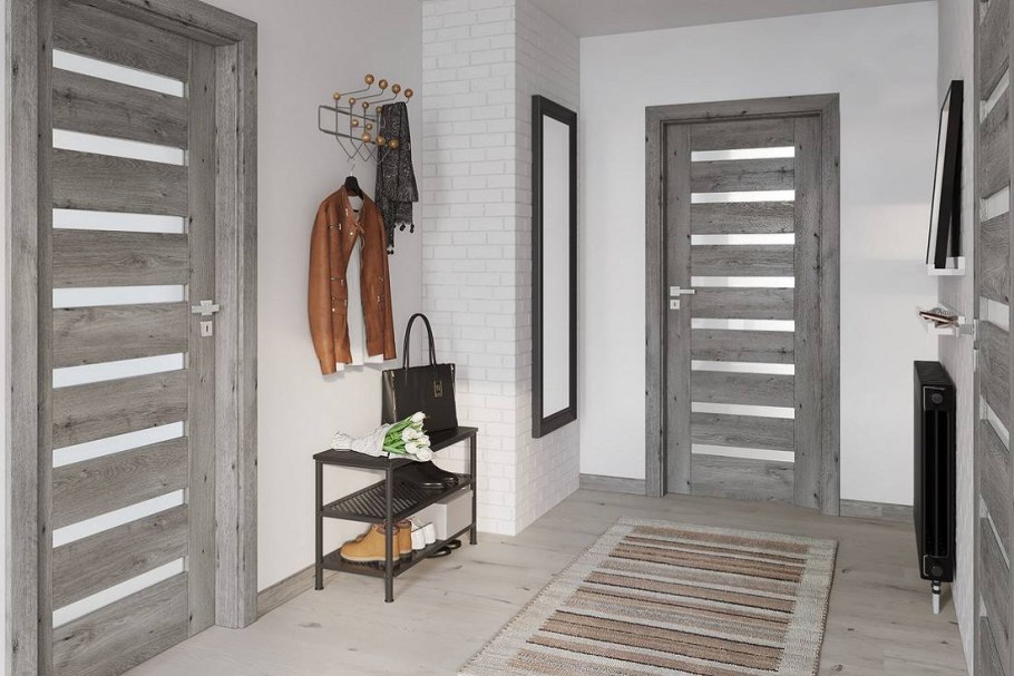 Серые двери в интерьере квартиры