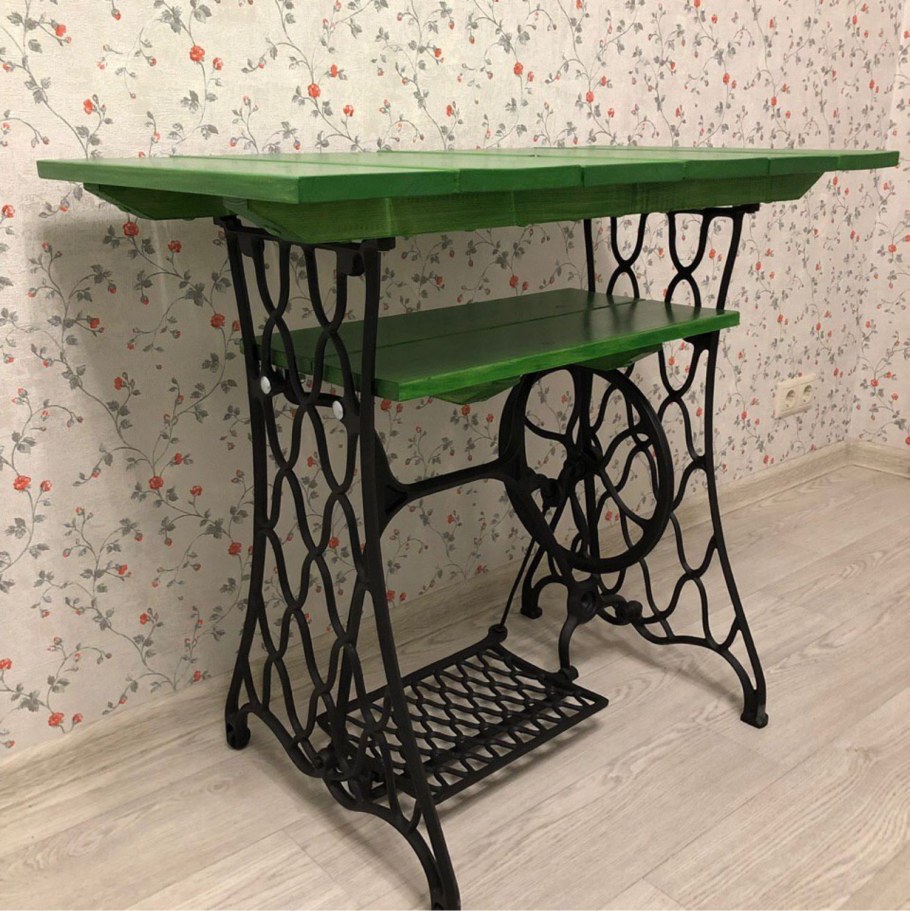 Из станины машины Зингер