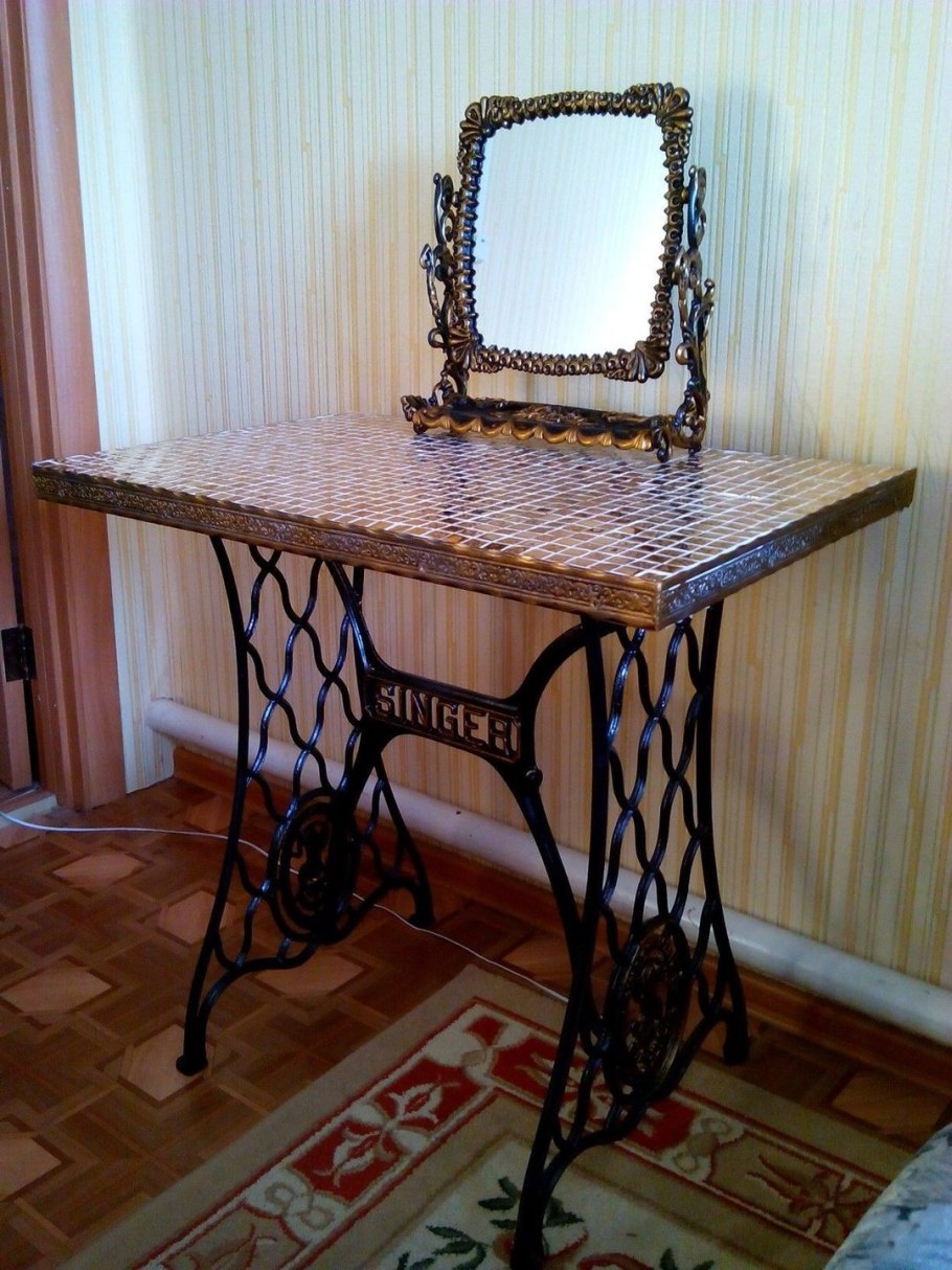 Станина Зингер столик