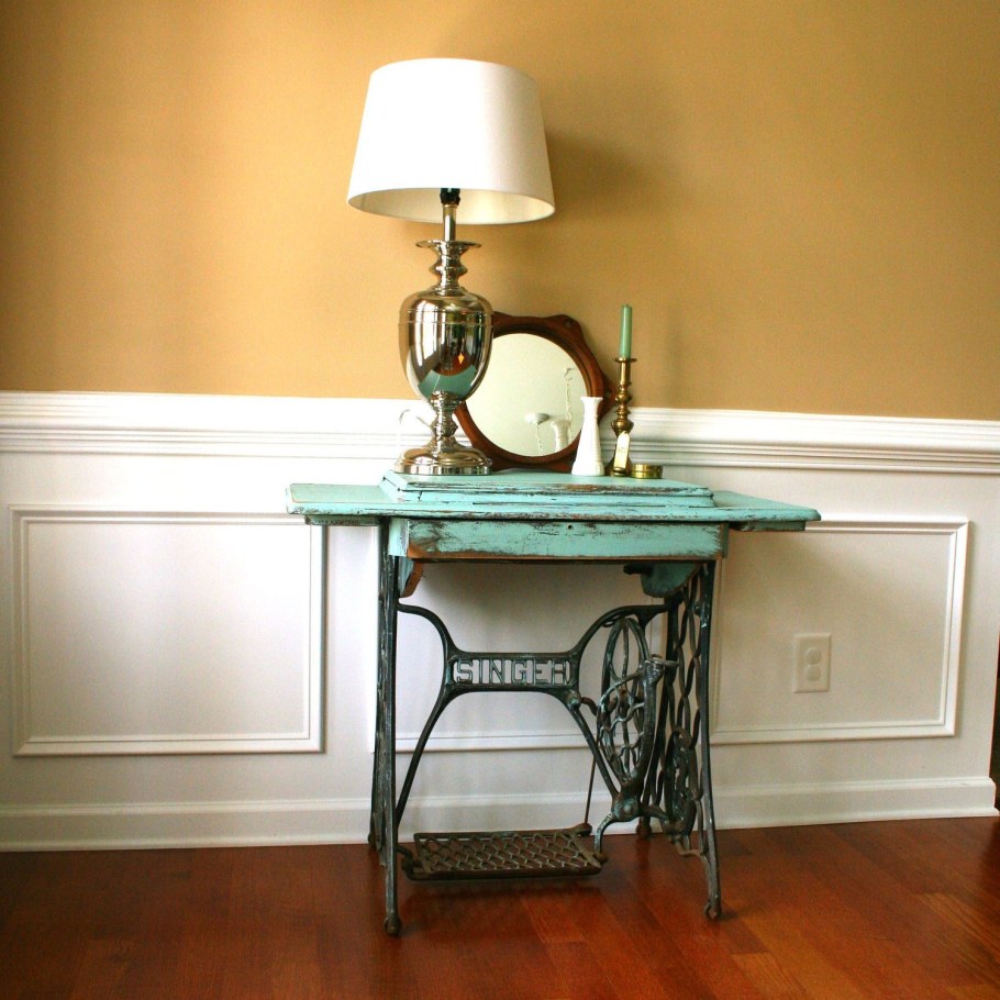 Стол с подстольем от швейной машины