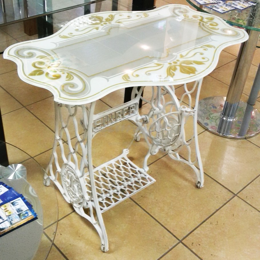 Столик из станины Зингер