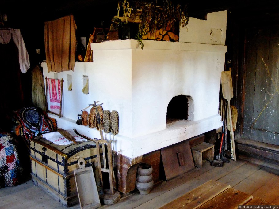 Печь в деревенском доме