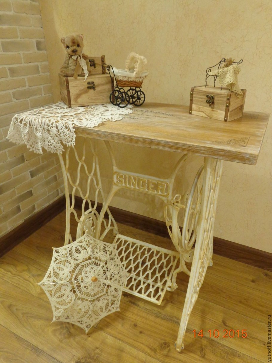 Консоль из станины Зингер