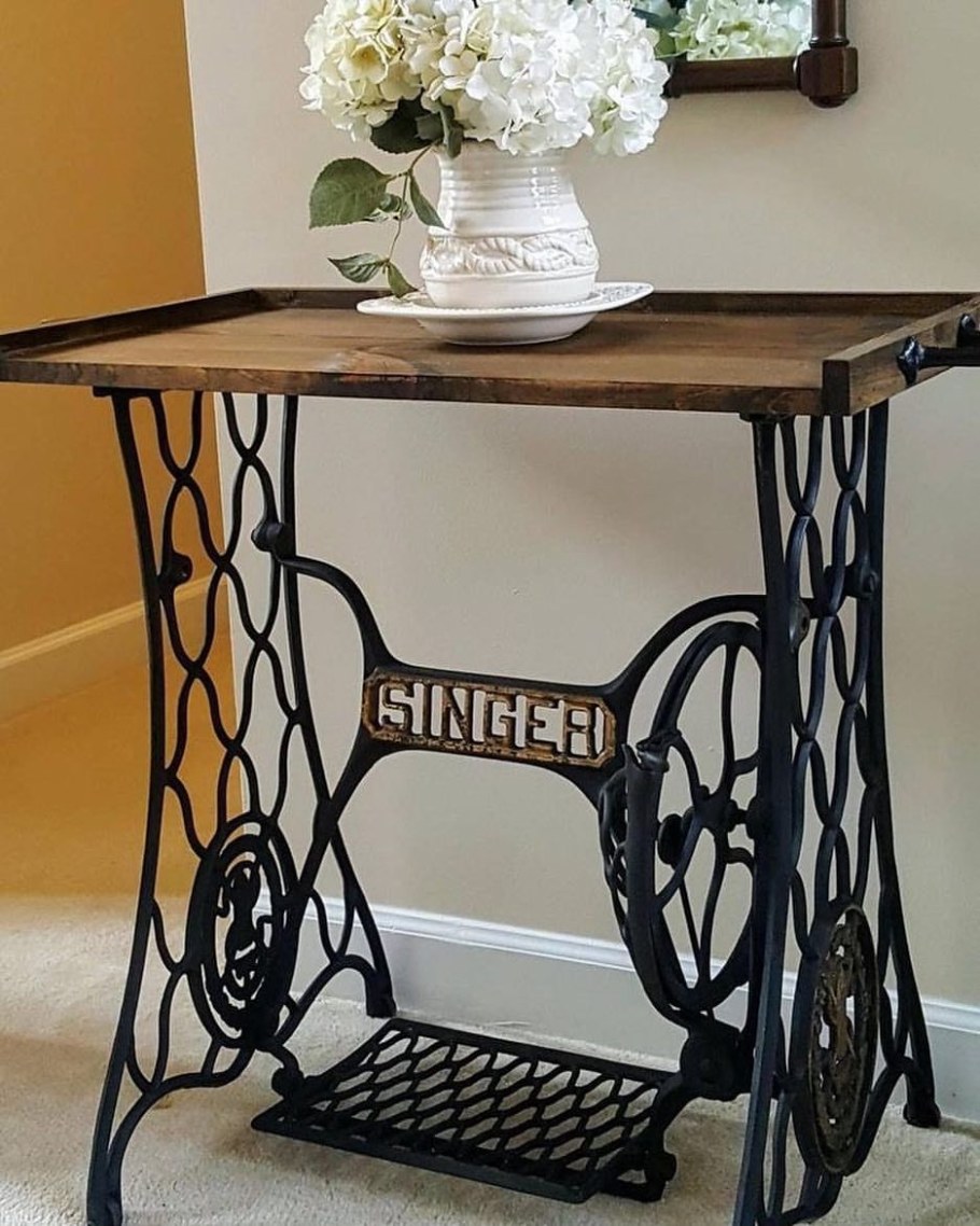 Станина Зингер столик