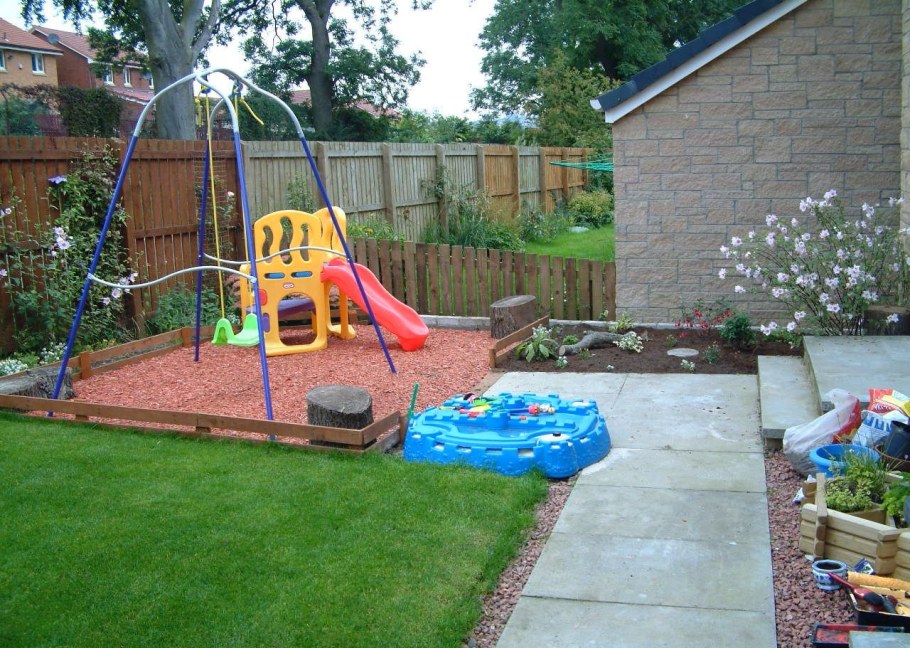 Обустроить детский уголок на даче