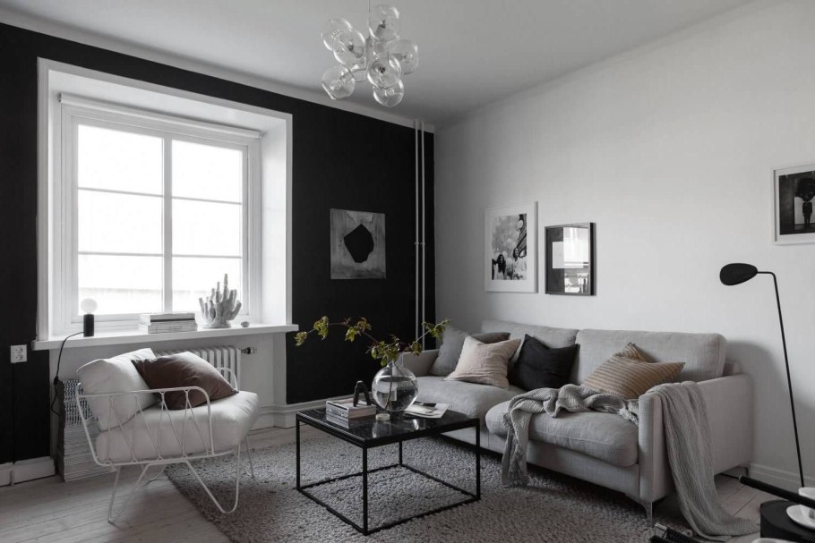 Гостиннаяс серыми стенами