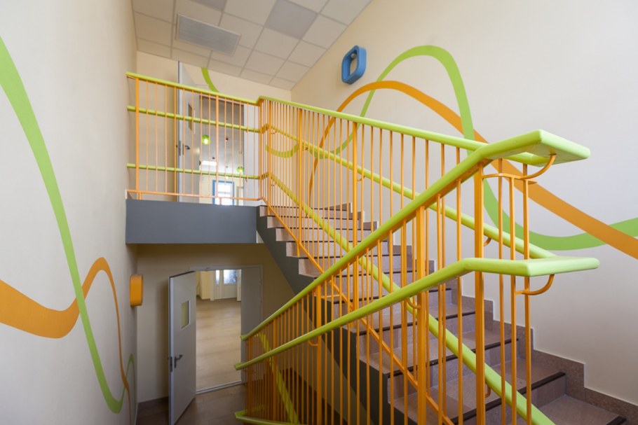 Украшение лестничных пролетов в детском саду