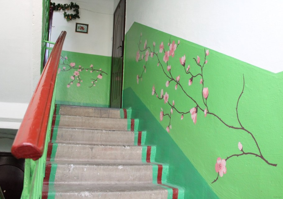 Украсить подъезд