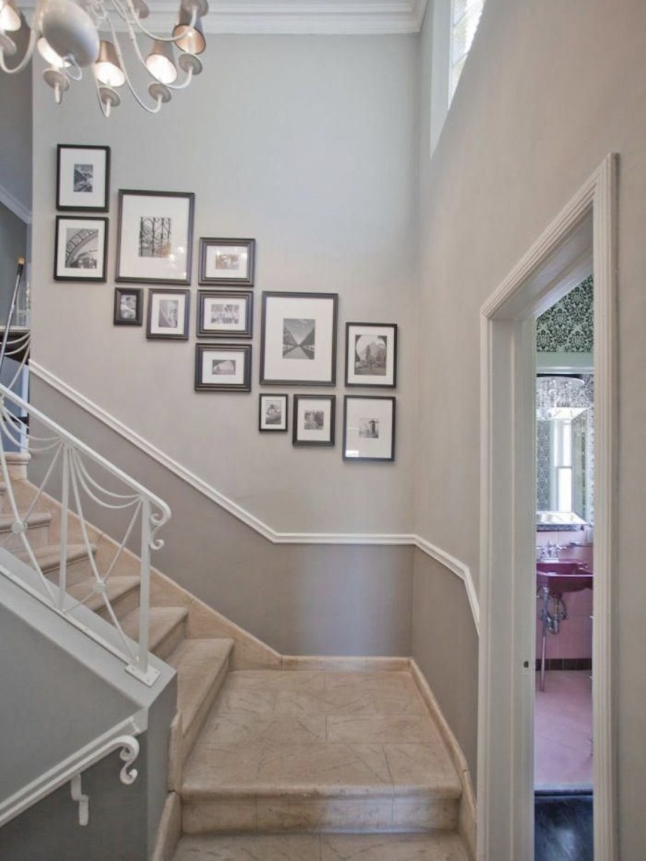 Лестница вдоль стены