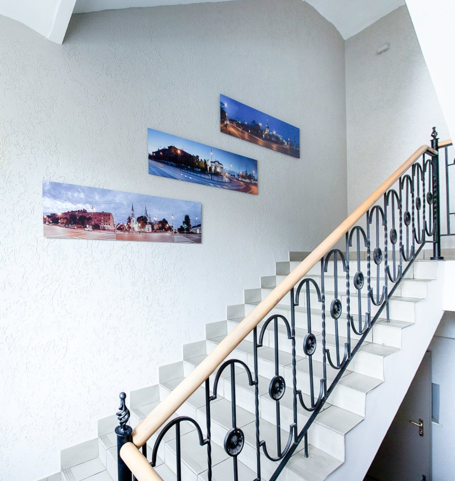 Украшение лестничных пролетов в детском саду