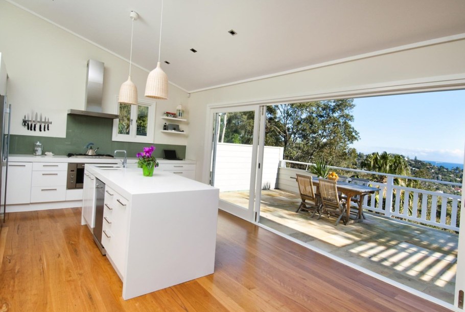 Кухня с выходом на веранду