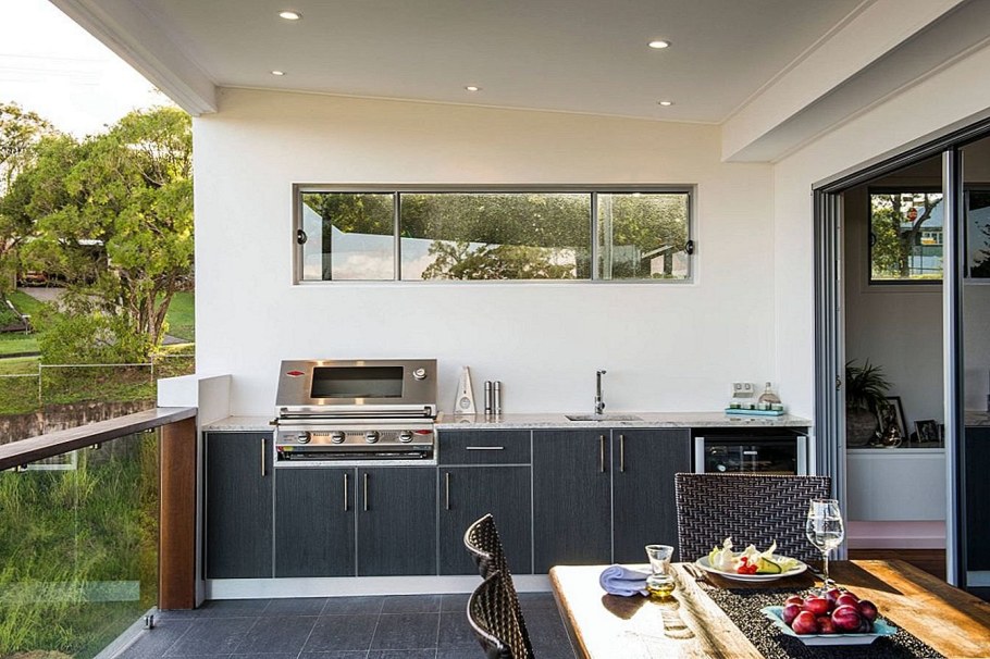 Кухня с выходом на терасс