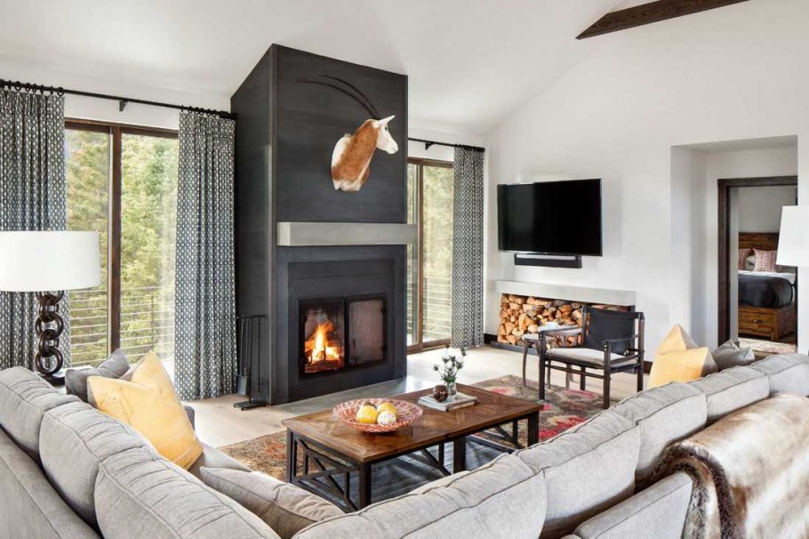 Гостиная с камином в современном стиле