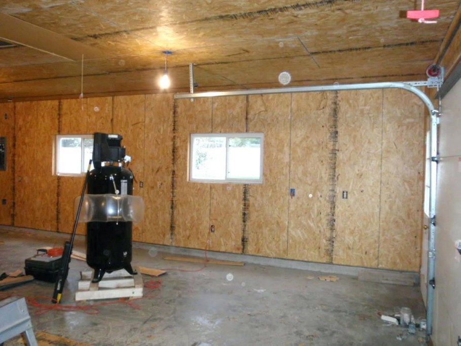 Обшивка стен в гараже