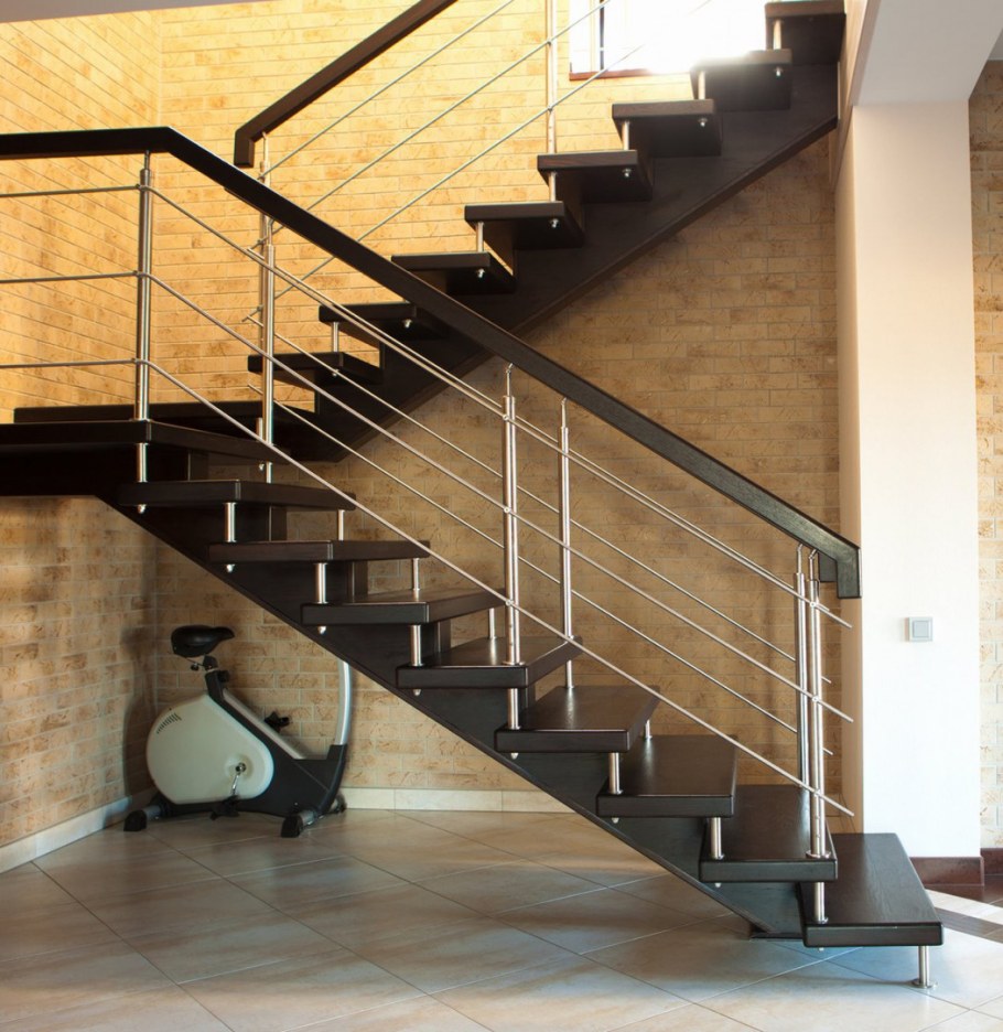 Лестница металлическая на второй этаж двухмаршевая