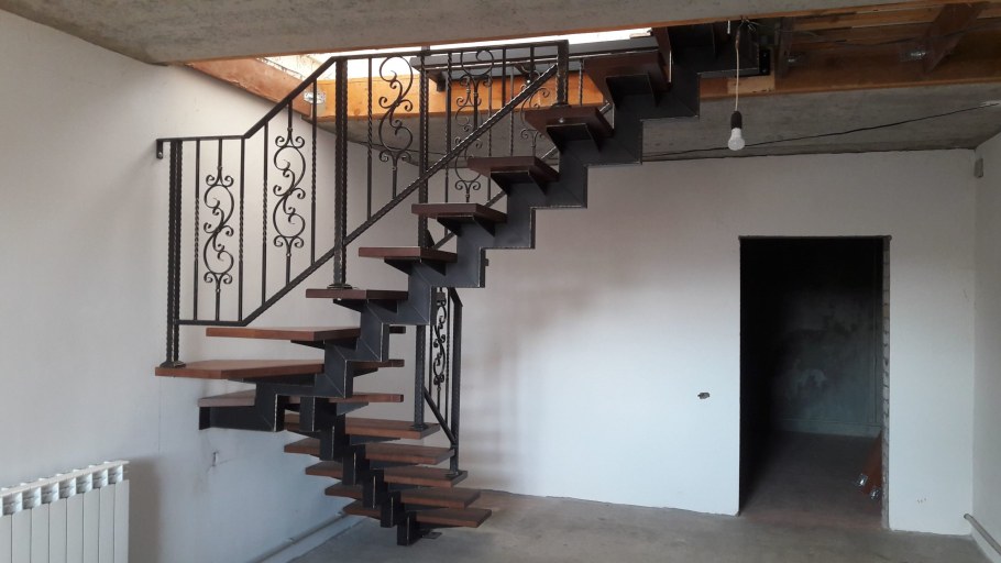 Лестница из профтрубы 100-100