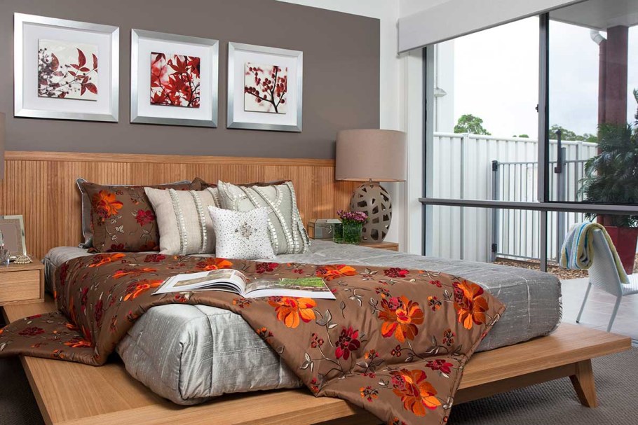 Батик в интерьере спальни