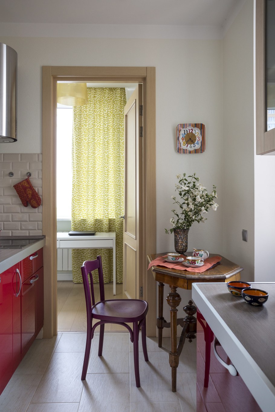 Кухонный стол для узкой кухни