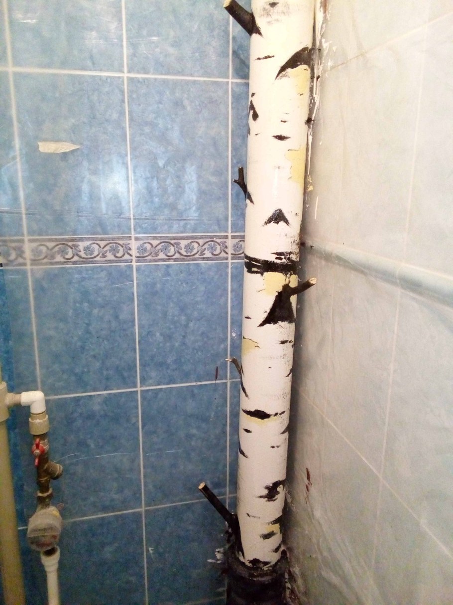 Украсить трубы в туалете
