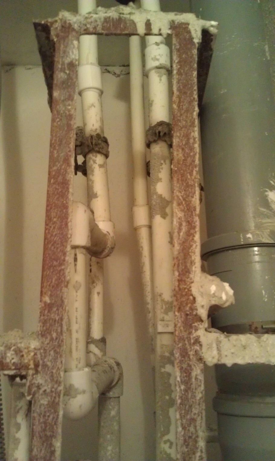 Маскировка труб отопления