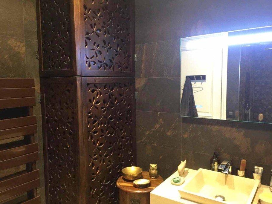 Декорирование труб в ванной комнате