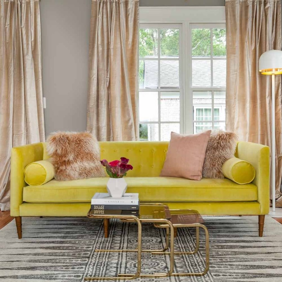 Желтые шторы в интерьере