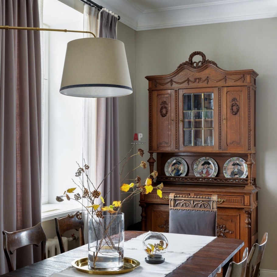 Старый буфет в современном интерьере