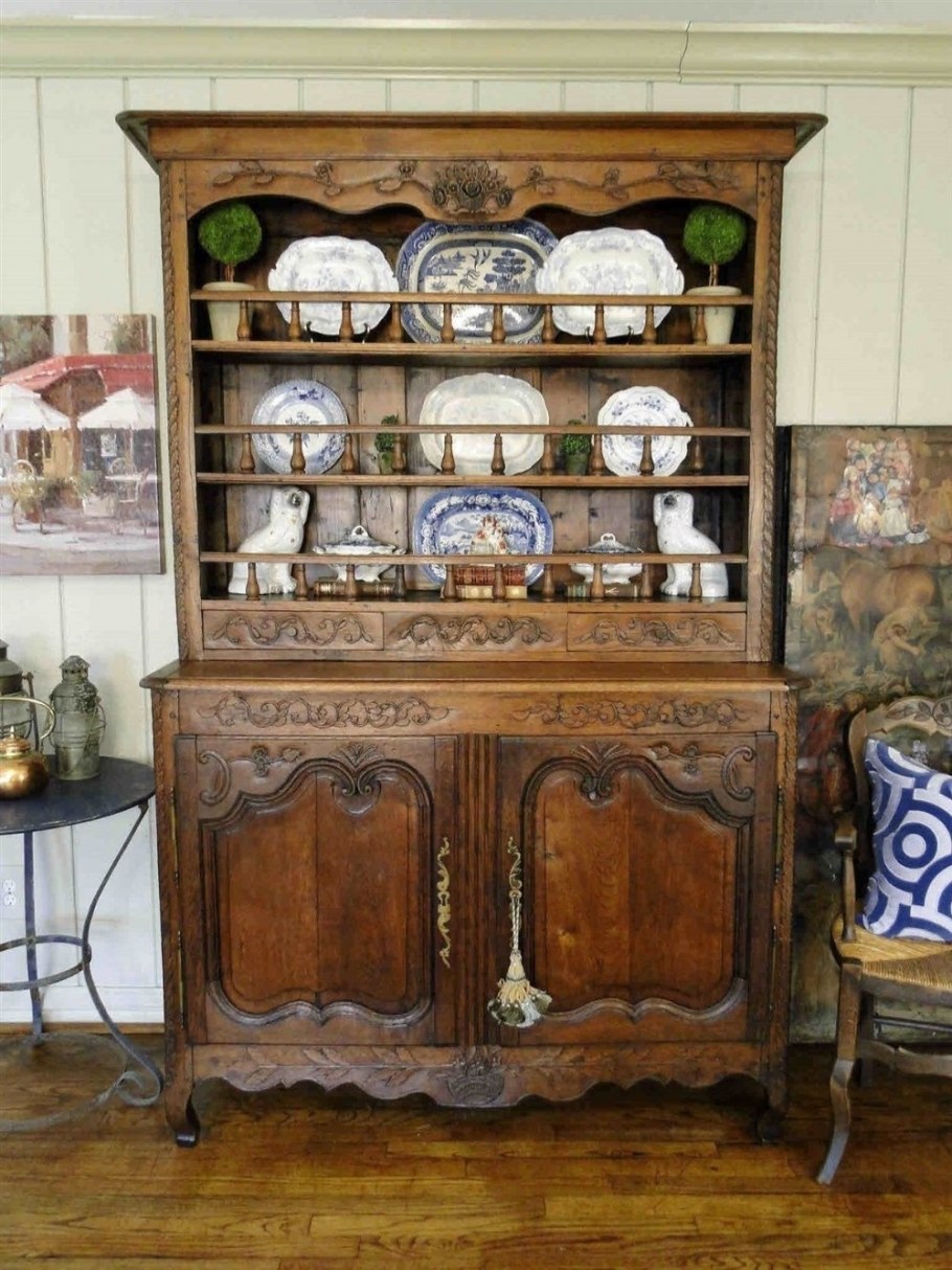 Старинный сервант