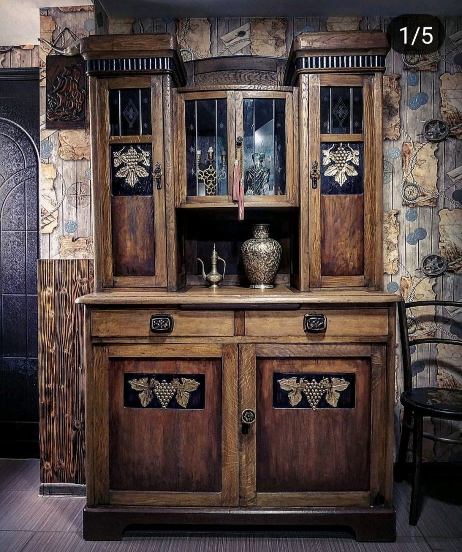 Старинные шкафы и Буфеты