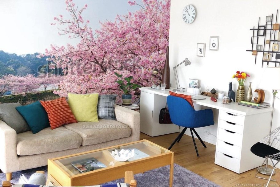 Обои Сакура в интерьере гостиной