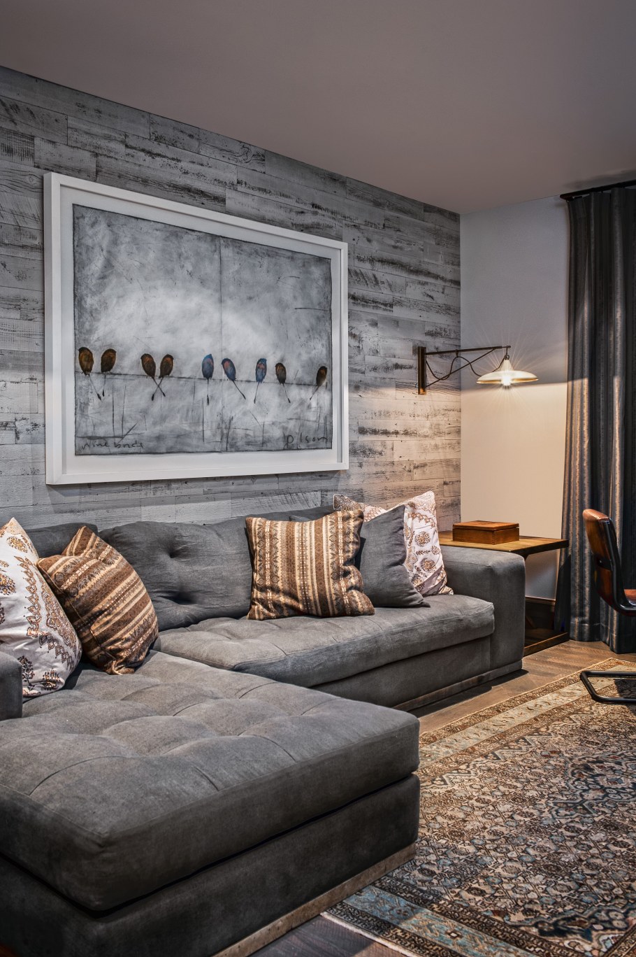 Сочетание серого и дерева в интерьере